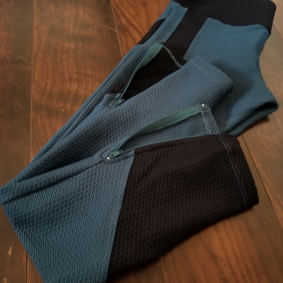 Top and leggin - Picture 2 of 3